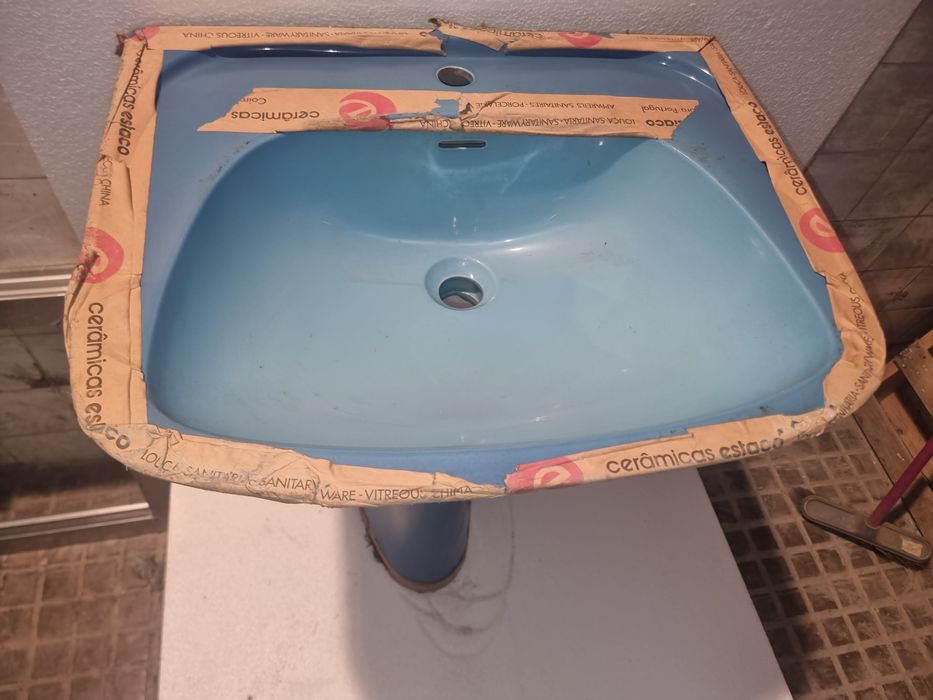 Lavatório de coluna casa de banho