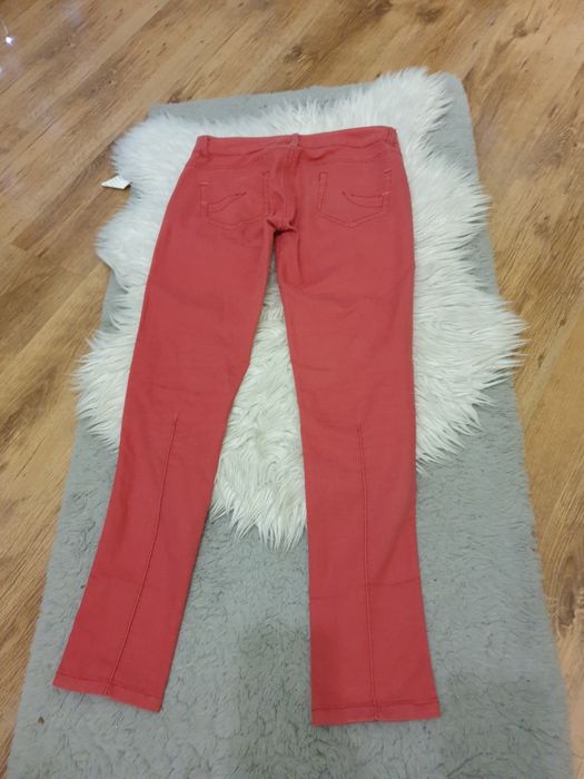 Spodnie malinowe Bershka