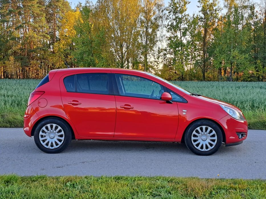 **Opel **Corsa**1.4**Bezyna **2010**Rok **