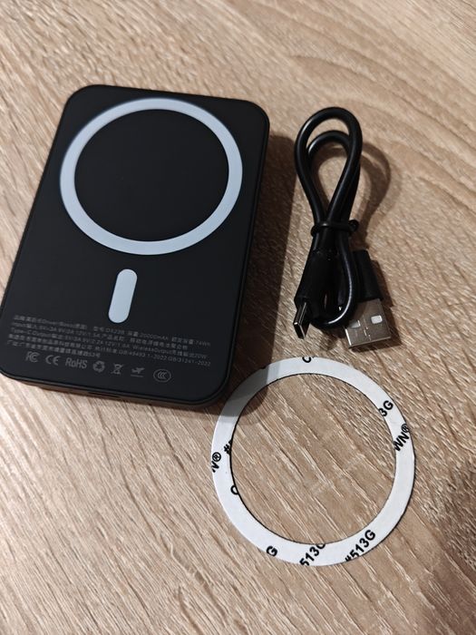 Компактний павербанк з підтримкою MagSafe для iPhone.