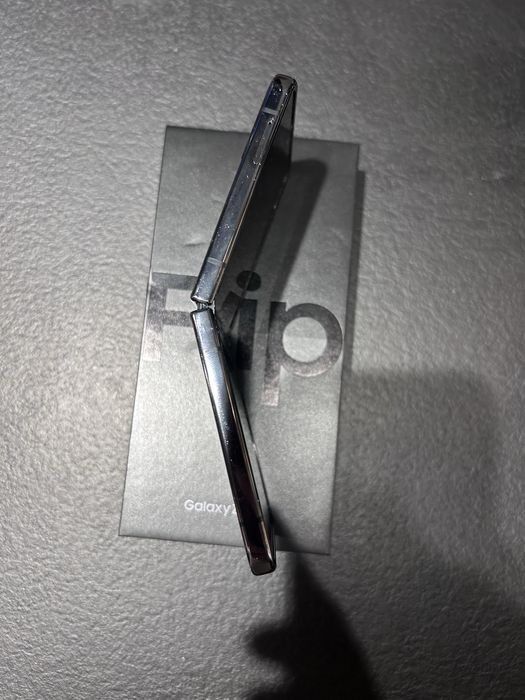 Samsung galaxy z Flip4