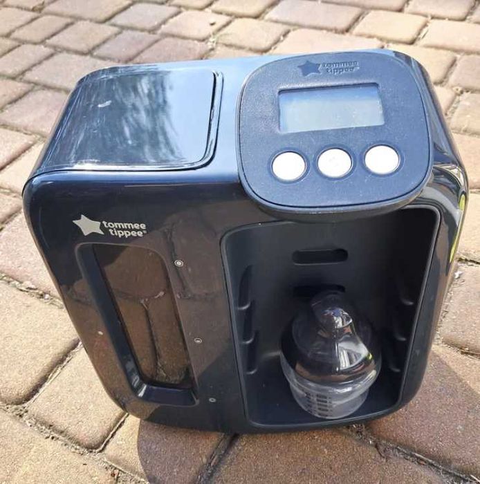 Tommee Tippee Urządzenie do przygotowywania butelek Day & Nigh, Czarny