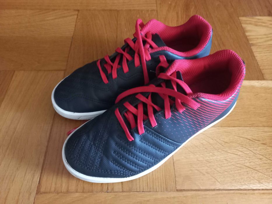 Buty pilkarskie Kipsta r.31 czarno-czerwone!