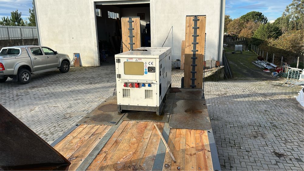 Reboque porta maquinas