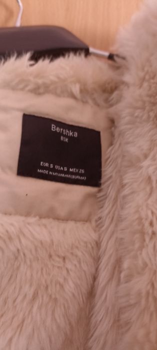 Parka bege muito boa e quente