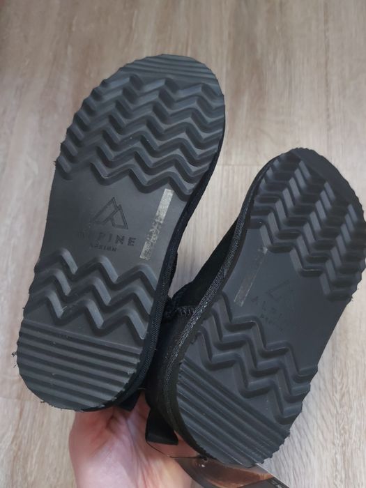 Нові зимові уггі на дівчинку!! Розмір 29, устілка 18 см..