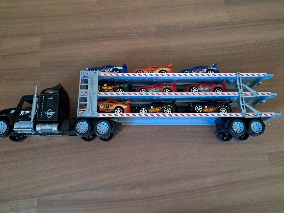 Brinquedo Camião com 9 carros