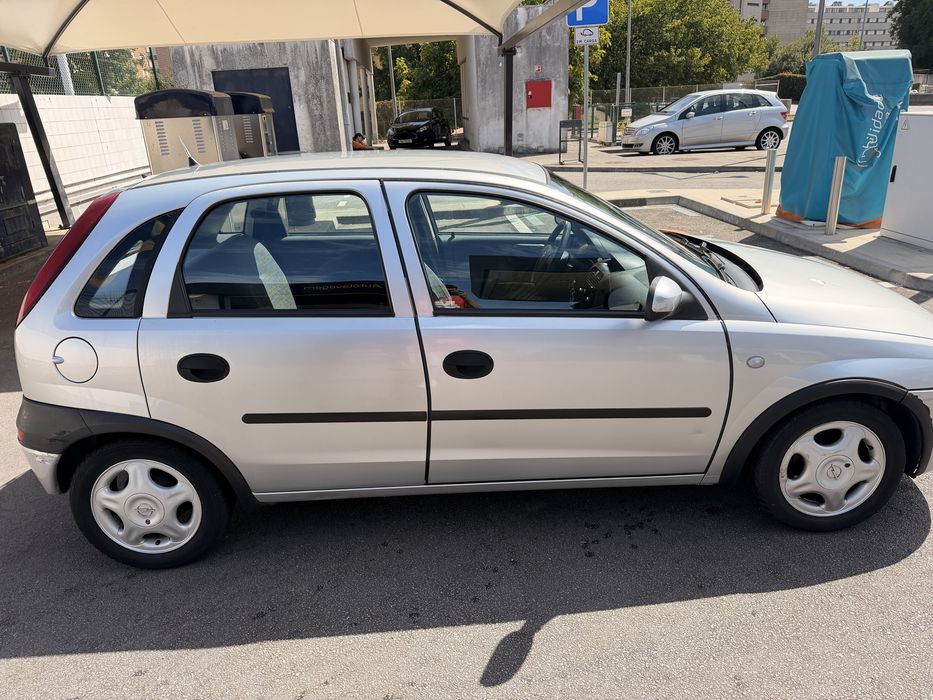 Opel Corsa 1.0 | 5 Portas | 174.567 km | Económico  Preço  negociável.