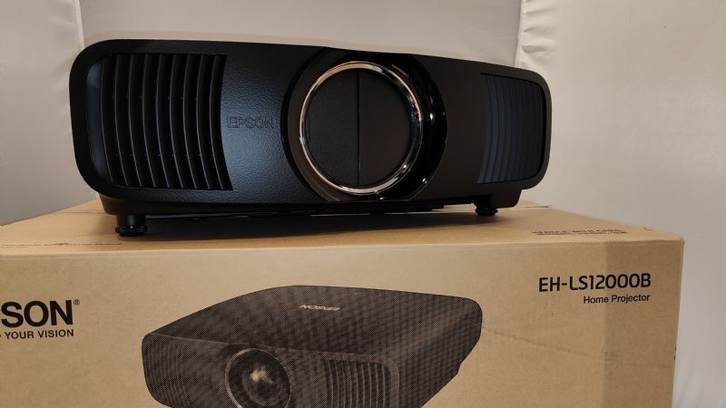Лазерний 4K проектор Epson EH-LS12000