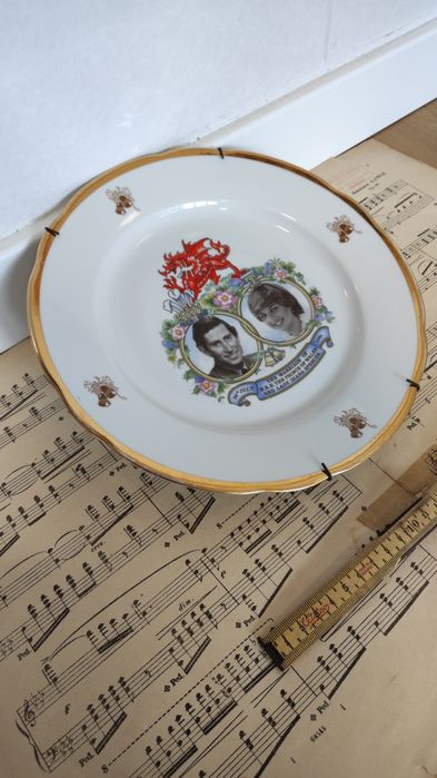 Prato Lady Diana e Príncipe Charles Antigo64751826292995122