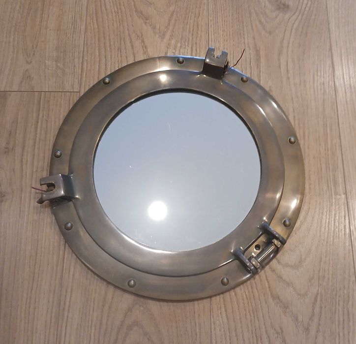 Espelho formato janela navio