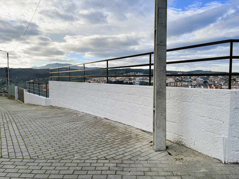 Terreno Urbano em Mirandela com Vista Rio Tua e Cidade