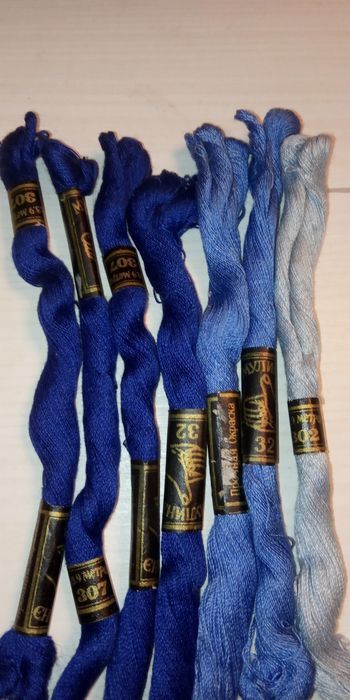 Нитки шерстяні для вишивання.