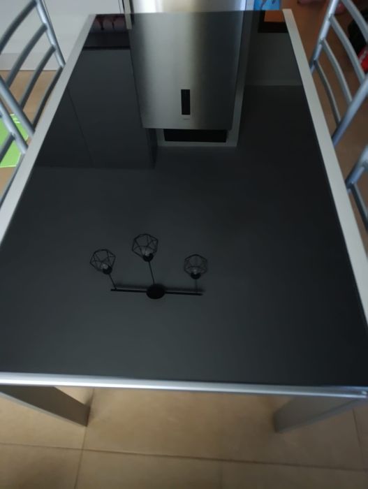 Mesa cozinha com cadeiras