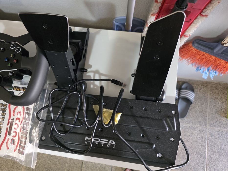 Vendo volante Moza XBox e pedais Moza SRP com Load Cell