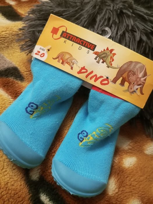 Kapcie skarpetki z gumową podeszwą w rozmiarze 20