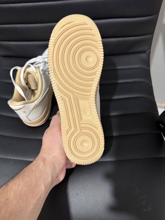 Продам женские кросовки Nike Air Force 1 ’07