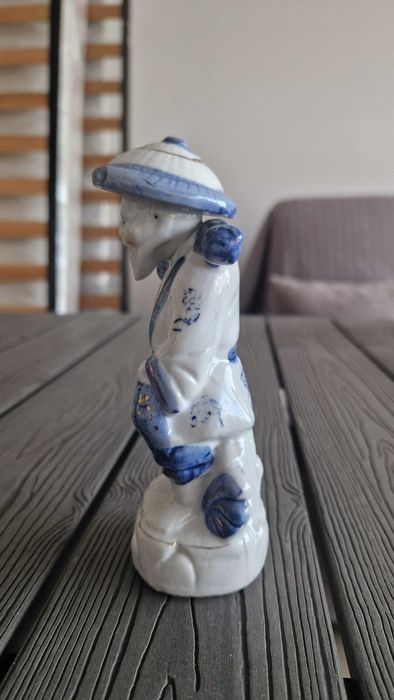 Estatueta de porcelana asiática