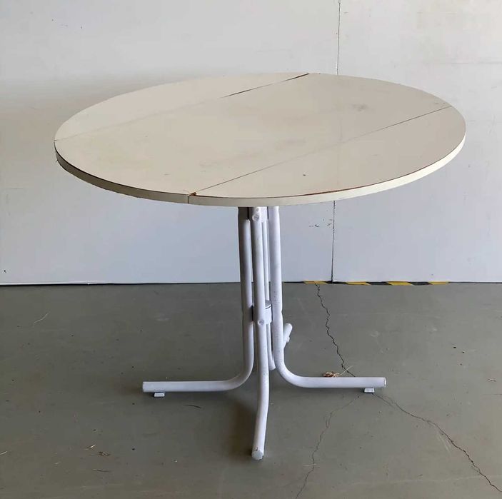 mesa de abas (drop-leaf table)