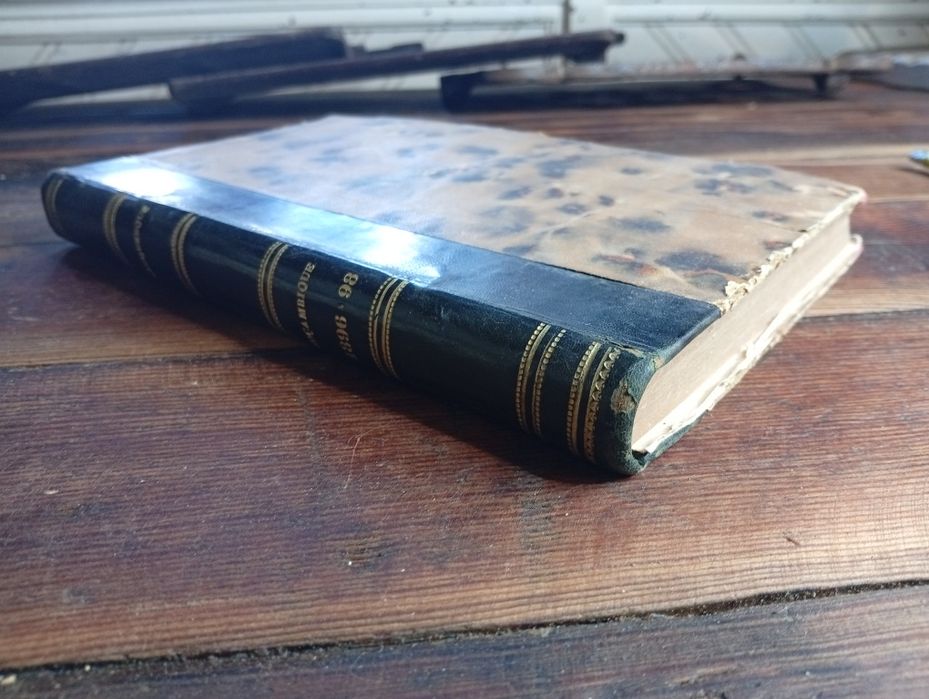 Livro antigo “Moçambique 1896–1898” (1899)