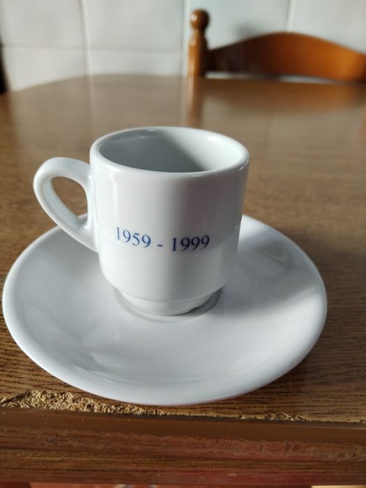 Chávena e pires de coleção