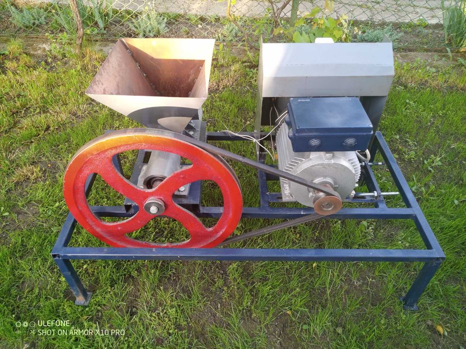 Прес для паливних брикетів