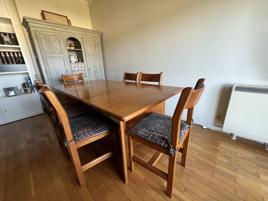Mesa e 6 cadeiras