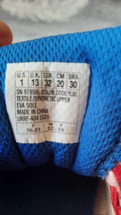 Продам детские кроссовки р32