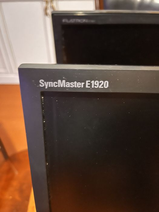 Монитор 19 LG, Samsung