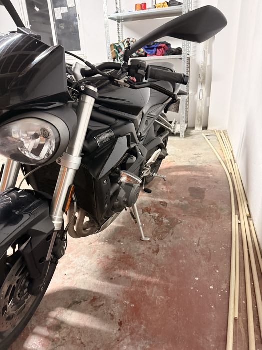 Vendo Triumph Street Triple S660