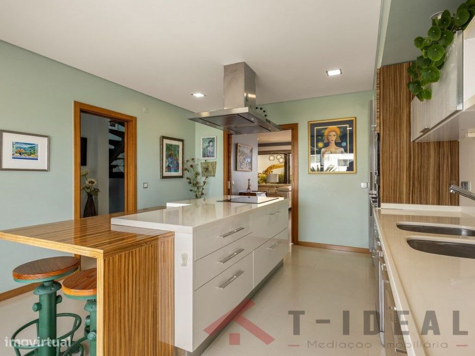 Moradia T4 - Primeira linha de Mar