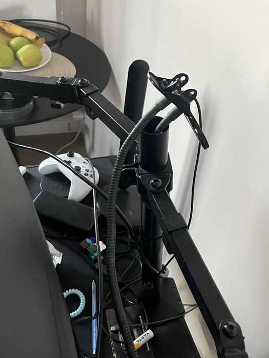 Uchwyt biurkowy na dwa monitory