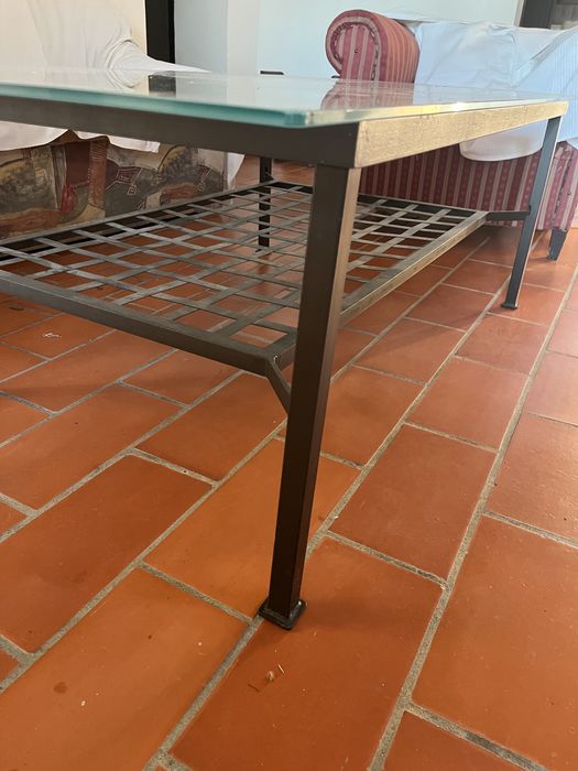 Mesa em ferro e vidro