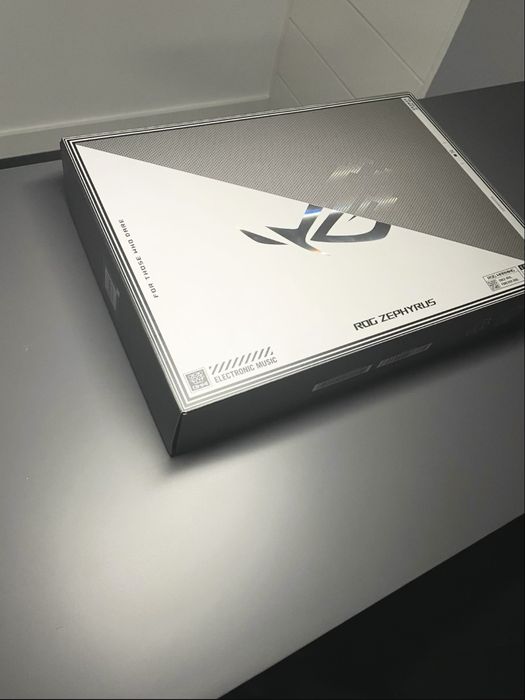 Portátil ASUS Rog Zephyrus m16    (RTX 4070, i9 etc.)
