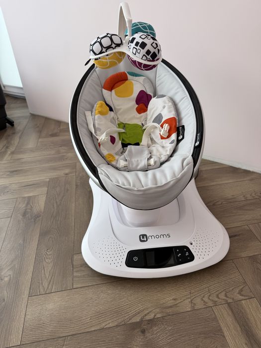 Заколисуючий центр 4moms