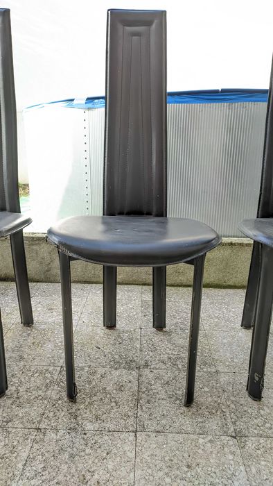 Mesa Madeira Preta com 5 Cadeiras Almofadadas | Entrega gratuita*