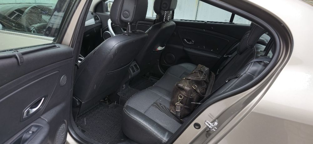 Оренда авто Renault fluence