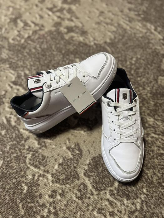 Шкіряні жіночі кросівки Tommy Hilfiger