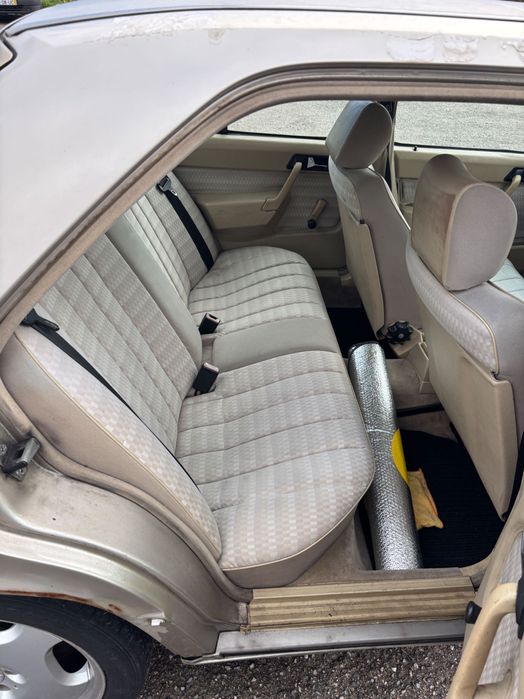 Mercedes 190D para peças
