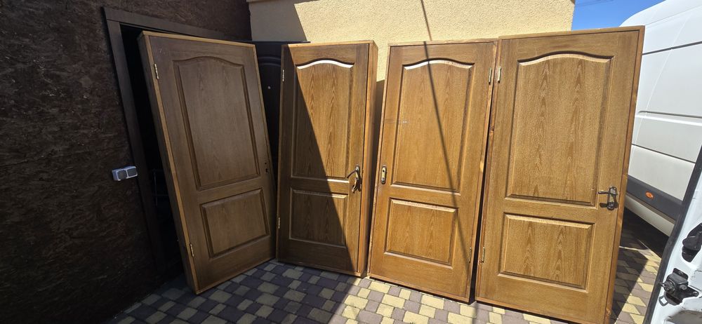 Продам двері різні.