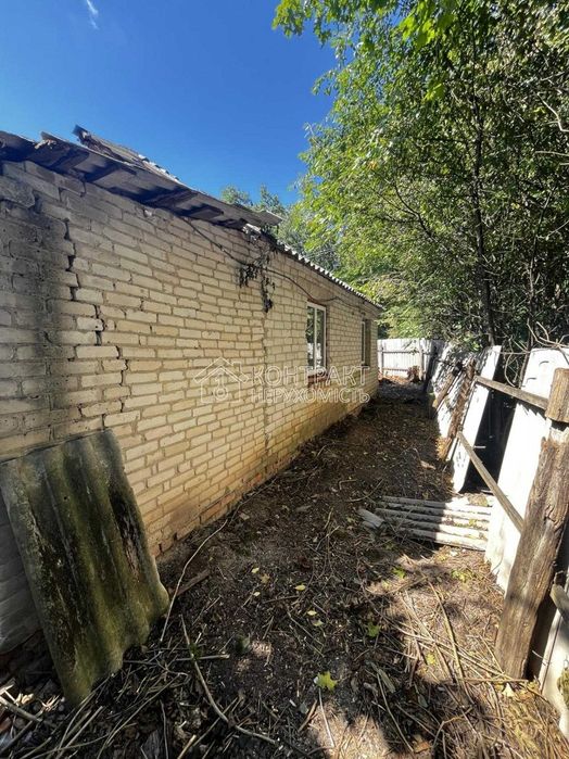 Нова Водолага будиночок під ремонт під лісом.