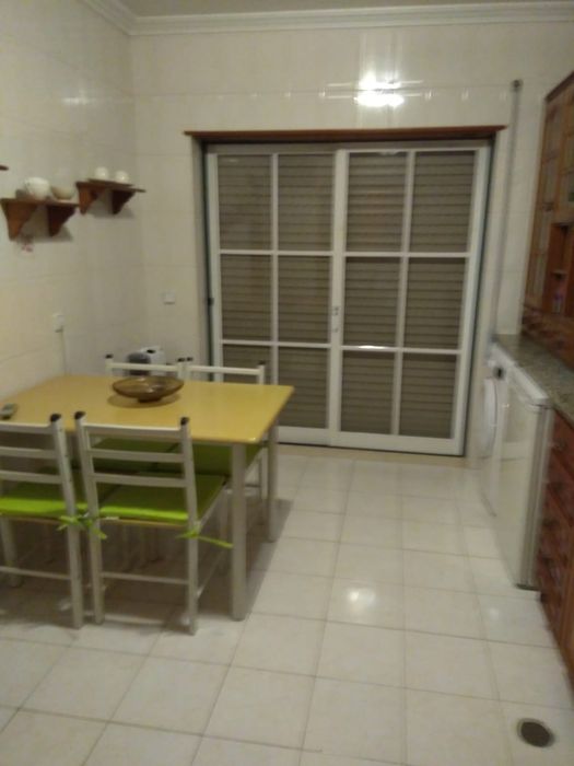 Arrenda-se  quarto perto das Universidades