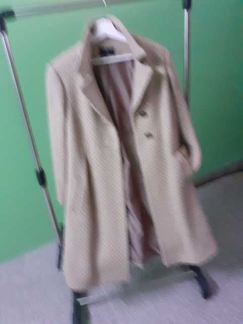 Casaco comprido em beje