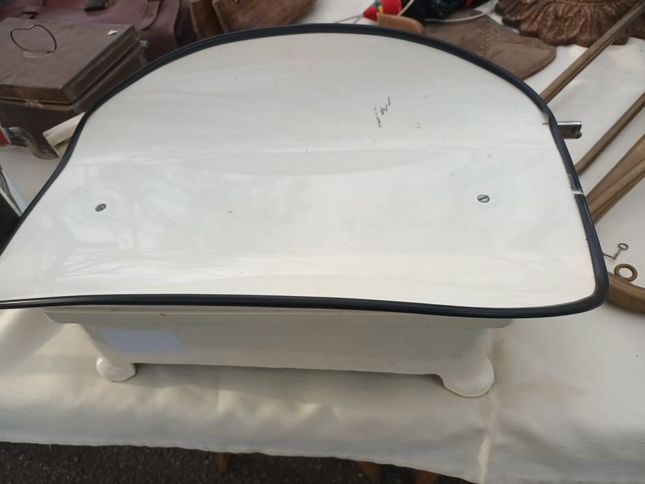 Balança antiga pediatrica impecável