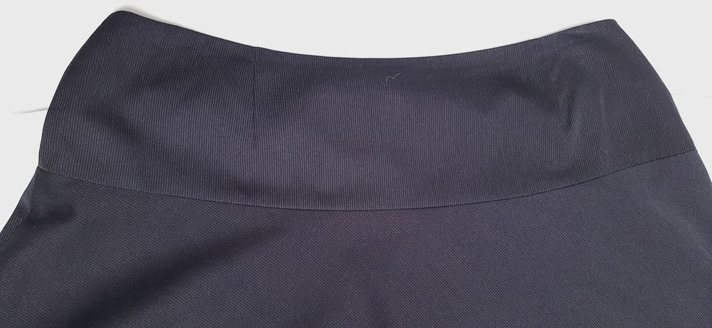 Rezerwacja Czarna rozkloszowana spódnica Simple 42 44