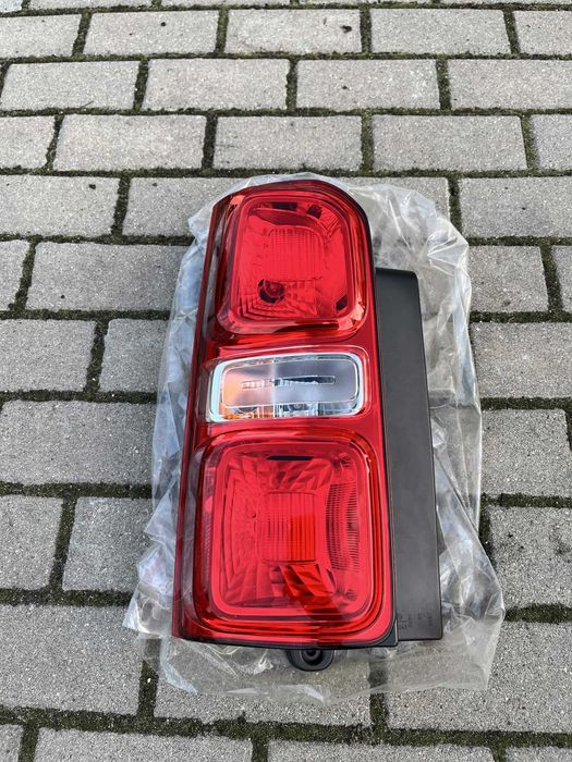 Lampa tył prawa Citroën Jumpy III Peugeot Expert III Opel Vivaro 2021001188 9808243080