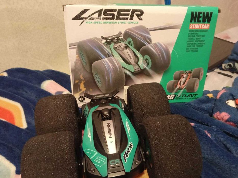 Машинка перевёртыш на пульте управления