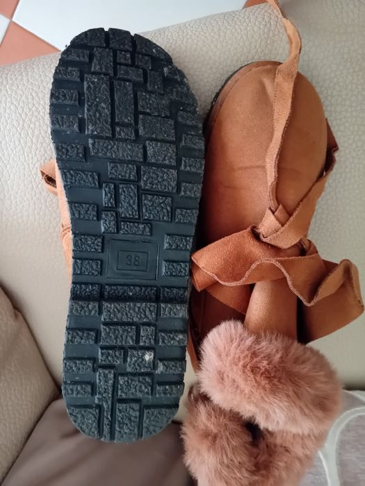Botas de Senhora muito bonitas novas