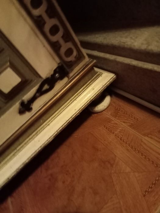 Vendo móvel de cozinha ou corredor antigo como  na foto  com louça