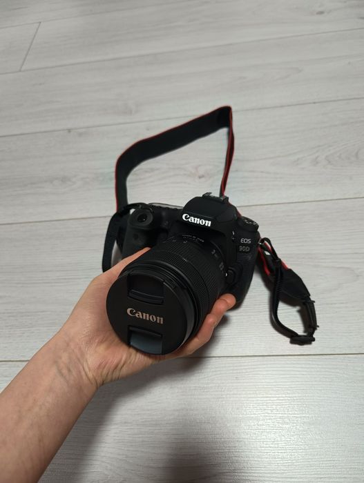 Фотоаппарат дзеркальний EOS 90D ef-s 18-135 is usm kit
